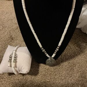 Chic White and Silver Necklace with Bracelet Set